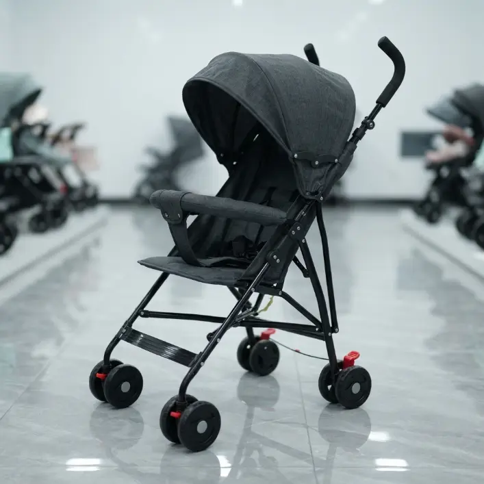 Lightweight, compact folding, and multi-position reclining – the perfect baby stroller for travel.