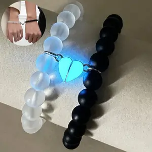 1 Set Elegant Handcrafted Luminous Love Heart Charm Couple Bracelet, Black and Clear Beaded Fashion Accessory for Casual Wear and Valentine'S Day Gift