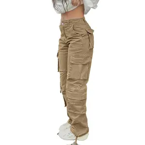 High-waisted wide-leg cargo jeans for women — Y2K streetwear style, vintage-inspired grey denim with flap pockets, loose fit and polyester fabric, perfect for casual outings; plus-size women’s jeans that can be paired with a raincoat.