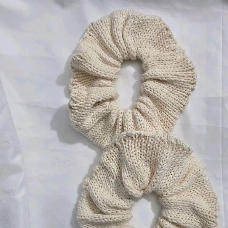 Cozy Knit Scrunchie - Soft Cream Color Hair Accessory for Everyday Use