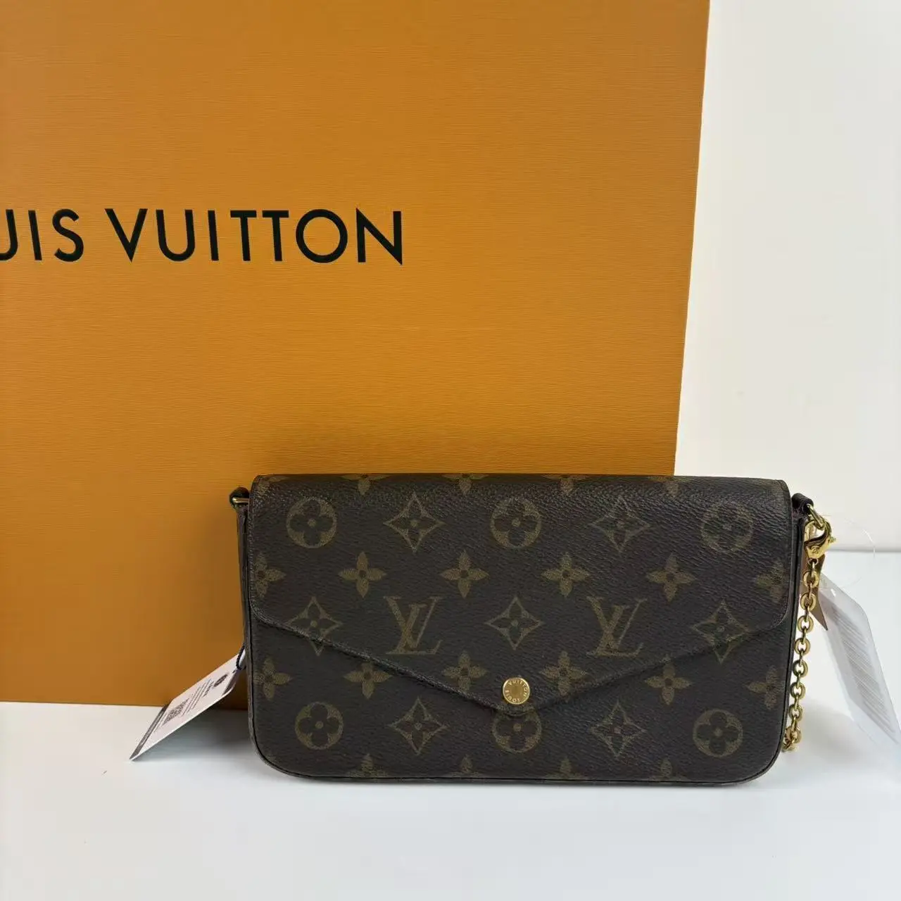 Pre-owned Louis Vuitton Felicie Pochette Small Cross Body Bag Logo Accent, Chain Strap, Flap Closure