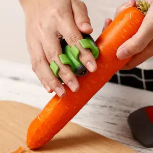 2 Vegetable Peelers | Comfortable Grip, Non-Slip Rubber Rings, Stainless Steel and Durable Thermoplastic Rubber, Uncharged, Safe, Ideal for Carrots and Pumpkins, Perfect for Christmas and Halloween Gifts