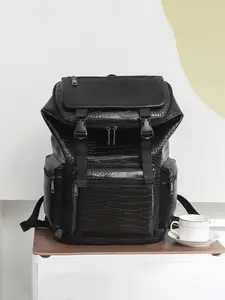 Men's fashion backpack, casual double-shoulder backpack, Korean-style trendy, large-capacity travel laptop bag, hiking bag, sports bag with zipper, suitable for commuting, PU material, black, crocodile pattern, a gift for men.
