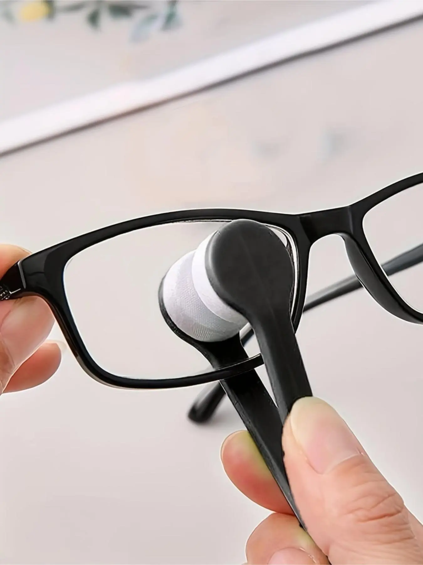 Portable Mini Multifunctional Cleaning Tool for Women & Men, Anti-scratch Lens Cleaning Tool, Easy To Carry for Daily Use, Black