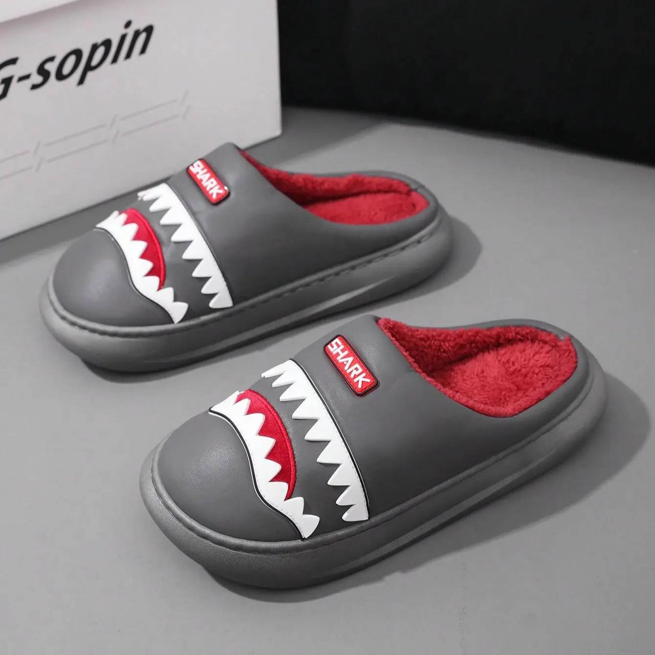 Shark-themed cotton slippers, funny and cute, winter indoor home slippers, warm and non-slip cotton slippers