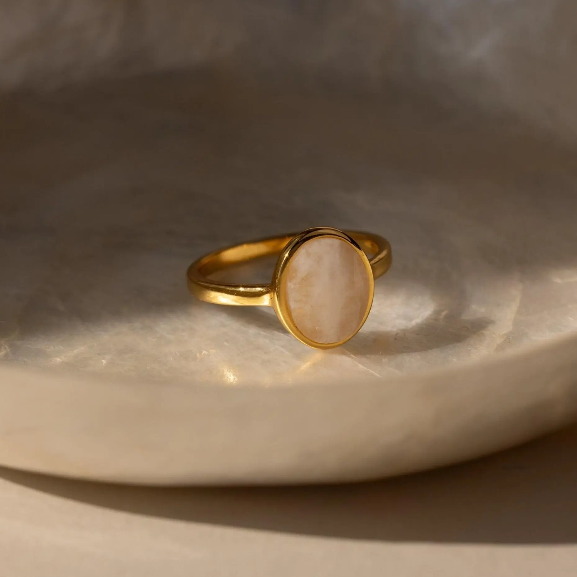 Moonstone Signet Ring by Caitlyn Minimalist - Chunky Gold Oval Crystal Ring - Solitaire Gemstone Ring - Moonstone Jewelry - Gift for Her