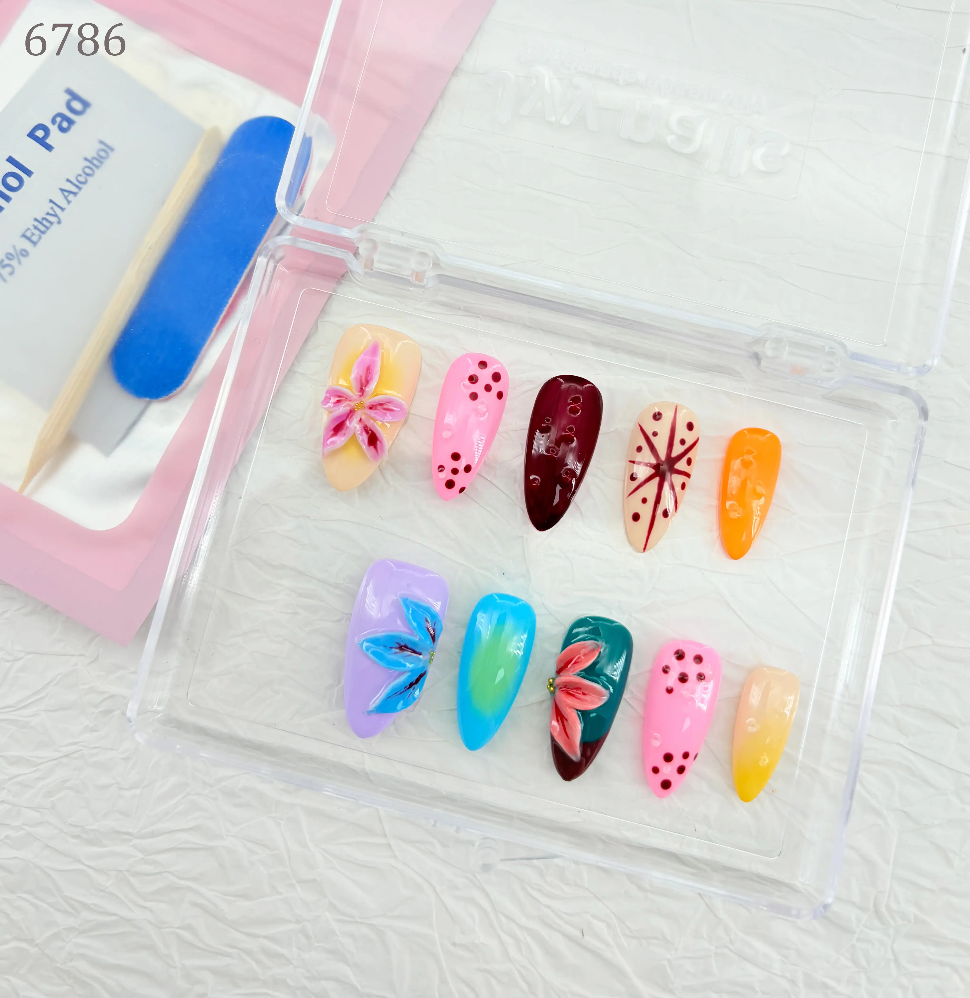 Canvy:Customized Nails Picked In Liveroom