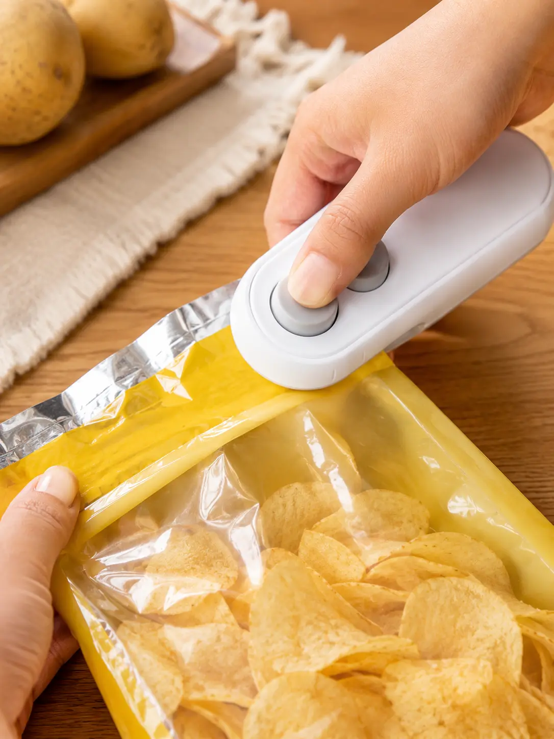 Micro-USB Rechargeable Mini Bag Sealer, Compact Eco-Friendly Cost-Effective Portable Heat Sealer Machine, 1-Touch Resealer for Food Storage to Keep Chips, Cookies, Coffee & Pet Food Fresh