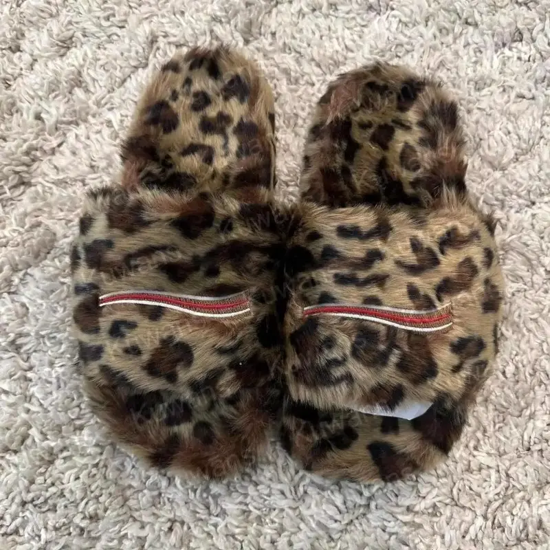 Cozy Fuzzy Black Slippers – 2025 Autumn/Winter Outdoor Casual Flat Slides, Soft Warm House Shoes for Men & Women, Comfy Home & Travel Footwear, Trending Fashion