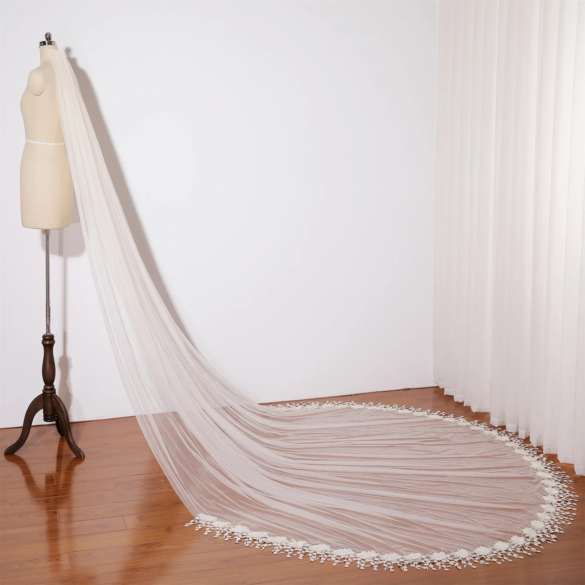 Unique small flowers lace wedding veil, Vintage floral wedding bridal veil, Single layer soft tulle veil, Minimalist ivory wedding veil lace trim, Elegant cathedral veil, Romantic church wedding veil