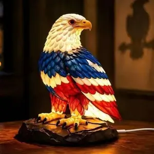 Patriotic American Flag Eagle-Shaped Lamp, Vividly Colored Realistic Bird Statue, Tabletop Decorative Night Light, Artistic Decoration for Living Room or Bedroom