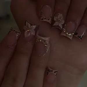 24pcs Clear Nude Nail Art Set, Leopard French Tips, 3D Flowers, Dots, Duck Paw Shape, Perfect for Daily, Dates, Parties, French Tip Nails