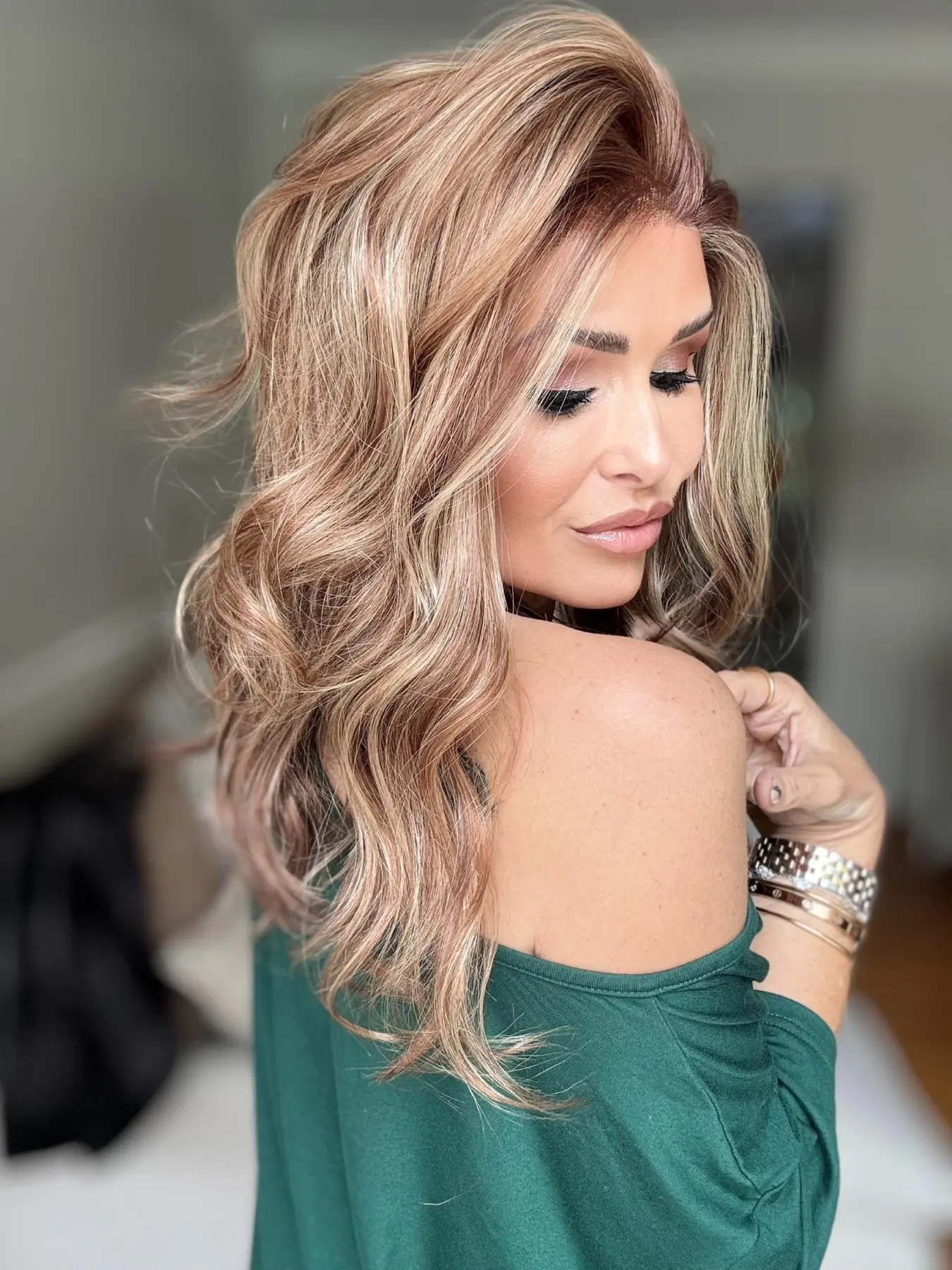 MACA BAKA Glueless Frontal Wig, 14 Inch Short Natural Wavy Bob with Honey Brown Highlights, Pre Plucked HD Lace with Free Part for Women's Daily Wear