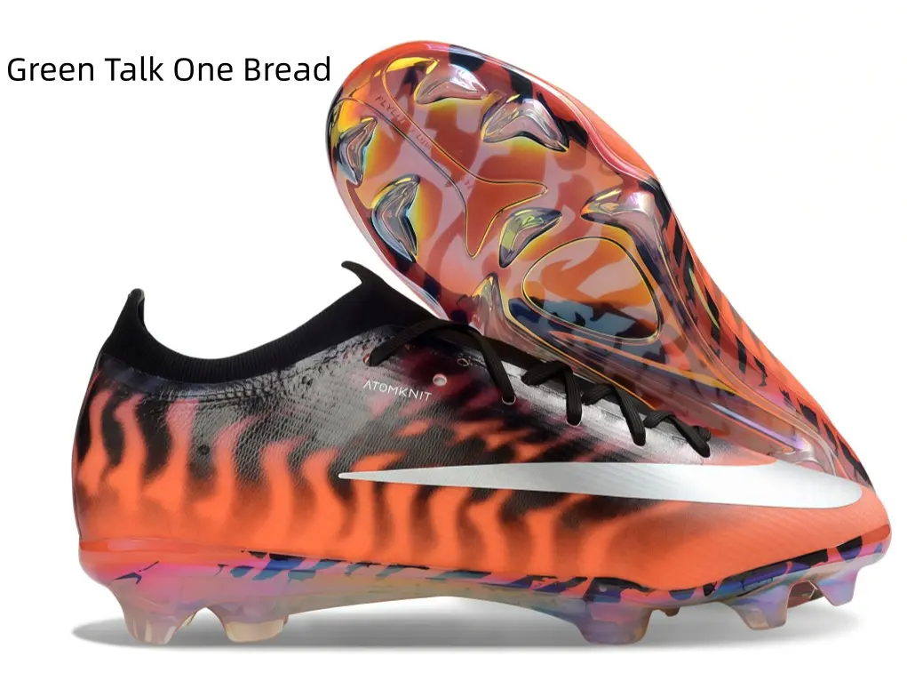 Slim silhouette football boots for sharp dribbling