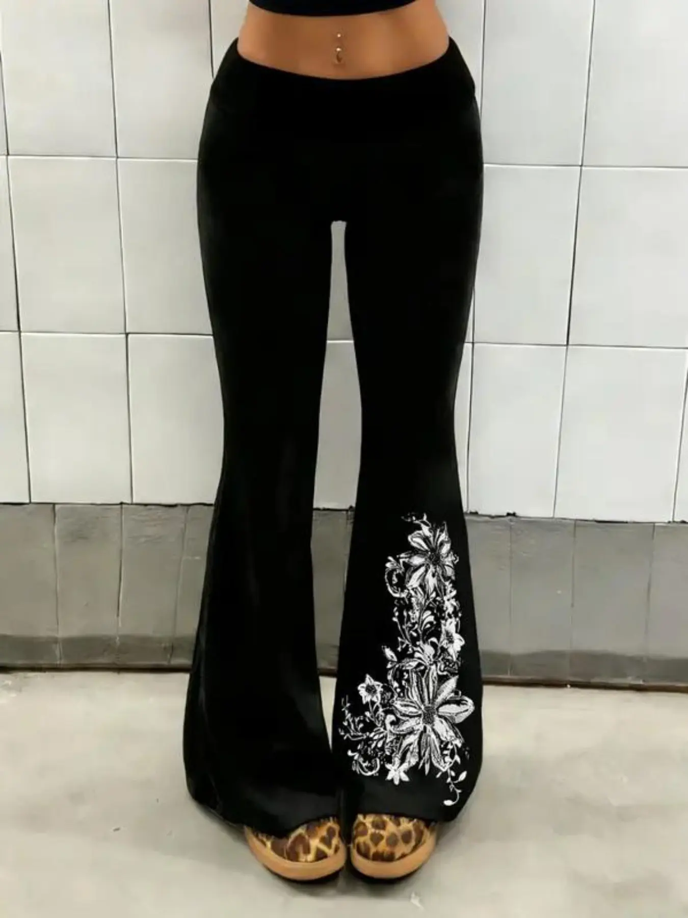 Viral TikTok Y2K Floral Print Flare Pants, Casual Chic Bottoms, Casual Fashion Comfy Fitted, High-Waisted Stretchy Bell Bottoms, Retro Vintage Streetwear for Clubbing, Date Nights & Daily Casual Outfits, Women’s Y2K Revival Look