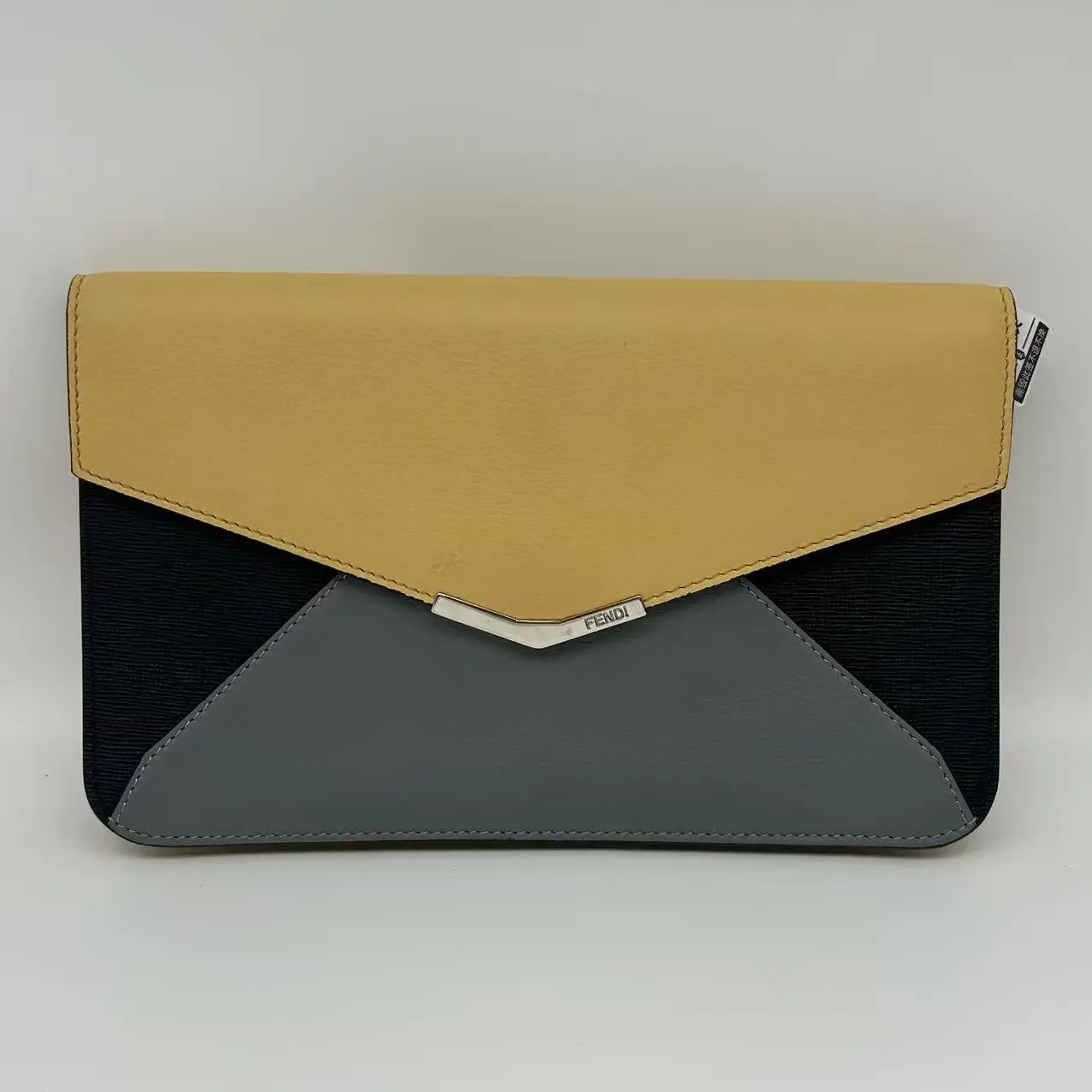 Pre-owned FENDI 2Jours Tri Color Leather Envelope Clutch, Compact Clutches & Wristlets for Casual Outings, Complements Various Outfits, Complement Various Outfits