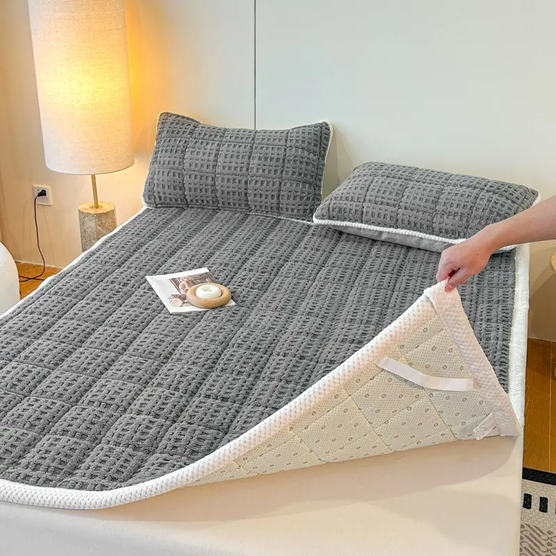 Ultra Soft Plush Mattress Cover, Mattress Protector, Foldable Anti-Slip Design, Suitable for Bedroom & Dormitory Use, All-Season Comfort