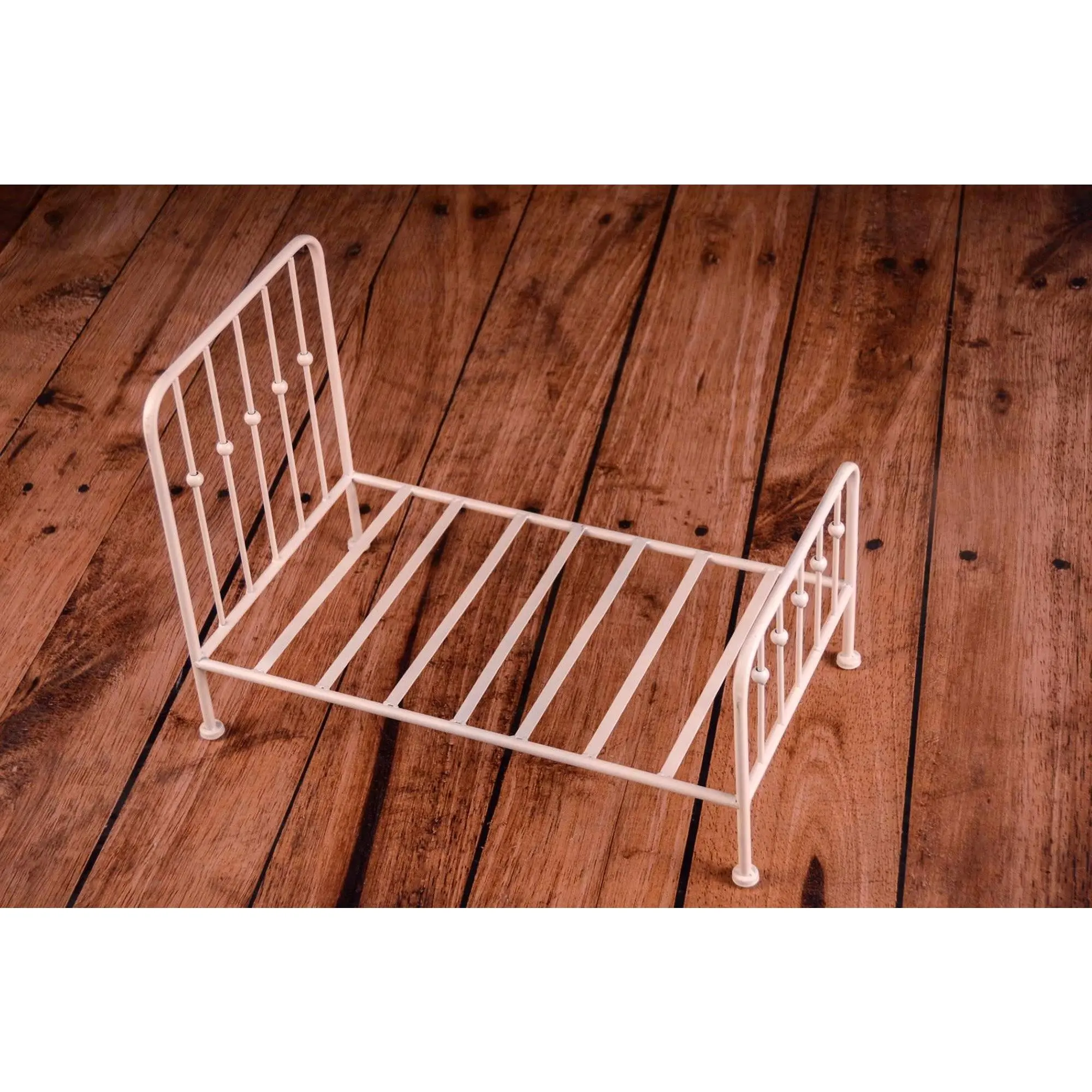 Vintage Bed - White Model 2