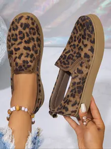 Leopard Print Loafers for Women, Casual Slip-On Flats Rubber Size 36-42, Fashionable Comfortable All Seasons Shoes, Versatile Design, All Seasons Wear, Flatform