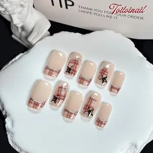 Fallen Plaid Handmade Press-On Nails, Handmade Press Ons, Medium Square Shape, 10pcs, Nude Base Red Brown Plaid with Hollow Star French Tip, Cool Academy Aesthetic, For Summer Nails, Daily, Office, Date, OOTD, High Gloss, Reusable Handmade DIY Nail Art