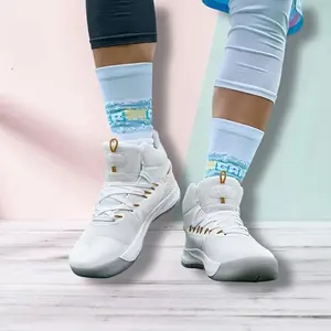 Men's stylish lightweight basketball shoes. Breathable mesh sneakers, lace-up mid-top running shoes, suitable for leisure and training wear, basketball equipment, fashionable design, non-slip and wear-resistant sole, fabric lining