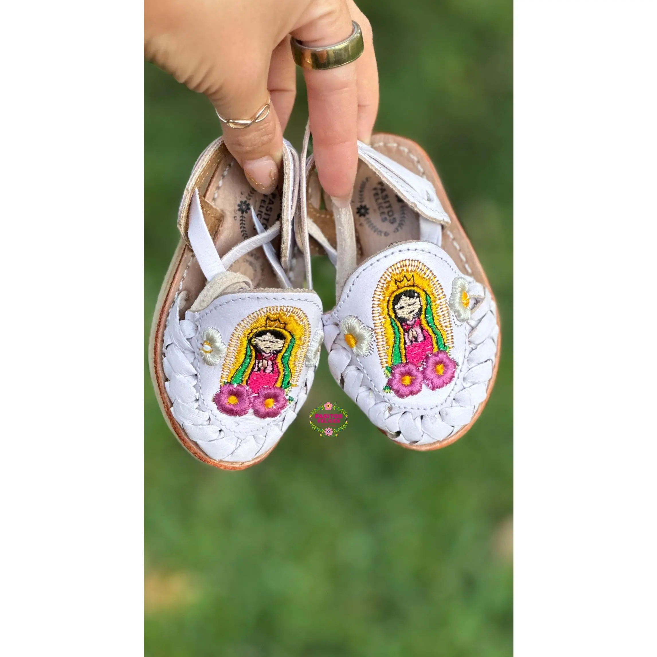 Virgencita 3D Flowers - White Buckle