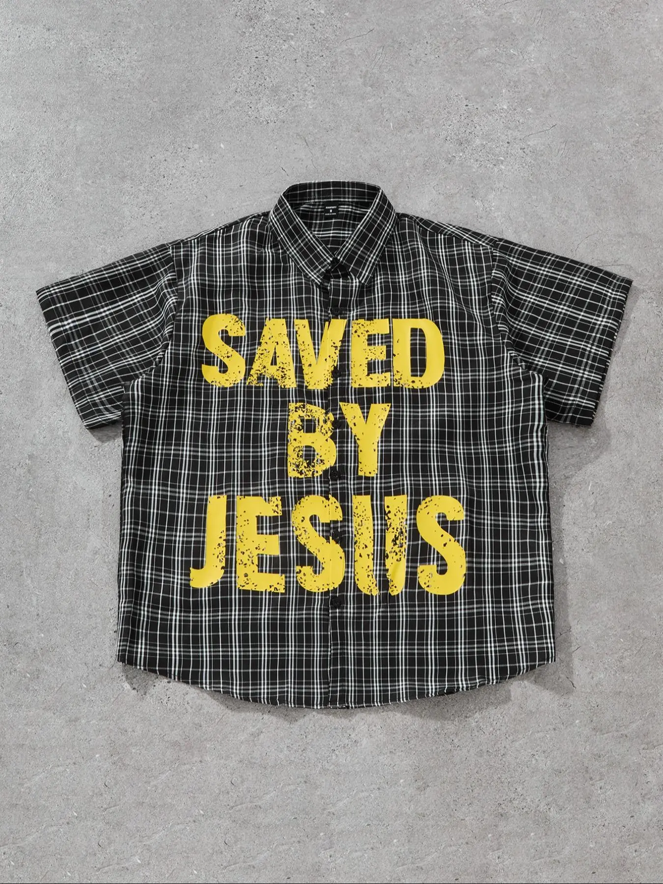 Men's Plaid 'Saved By Jesus' Slogan Print Short-Sleeve Shirt, Regular Fit Casual Button-Front Collared Top for Summer, Ideal for Daily Wear