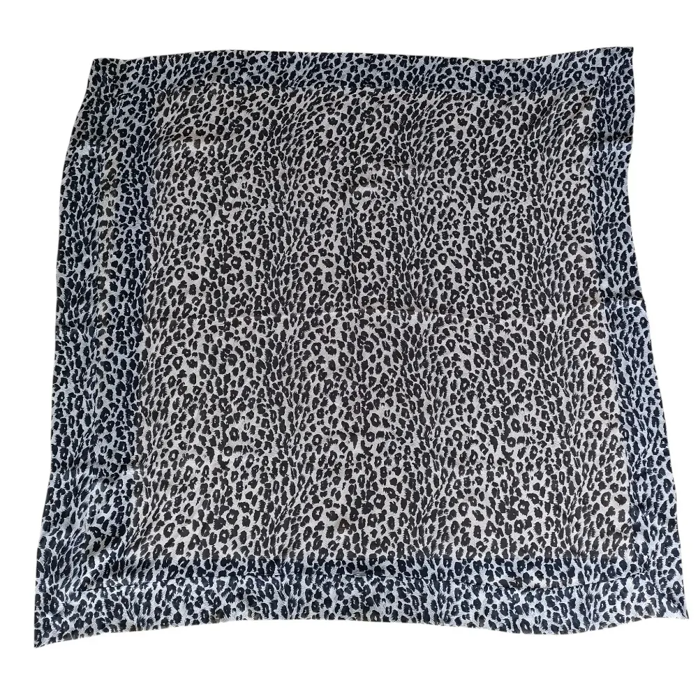 Pre-owned Valentino Others Small Leather Goods Garavani Leopard Scarf