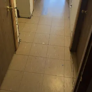 30 Pcs Glossy PVC Self-Adhesive Wood Grain Pattern Floor Stickers, Durable Waterproof and Oil-Proof Outdoor Indoor Flooring Patchwork for Universal Home Use