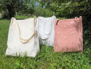 Personalized Tote Bag with Zipper,Daisy Embroidered Floral Tote Bag,Handmade Purse,Aesthetic Flower Tote Bag