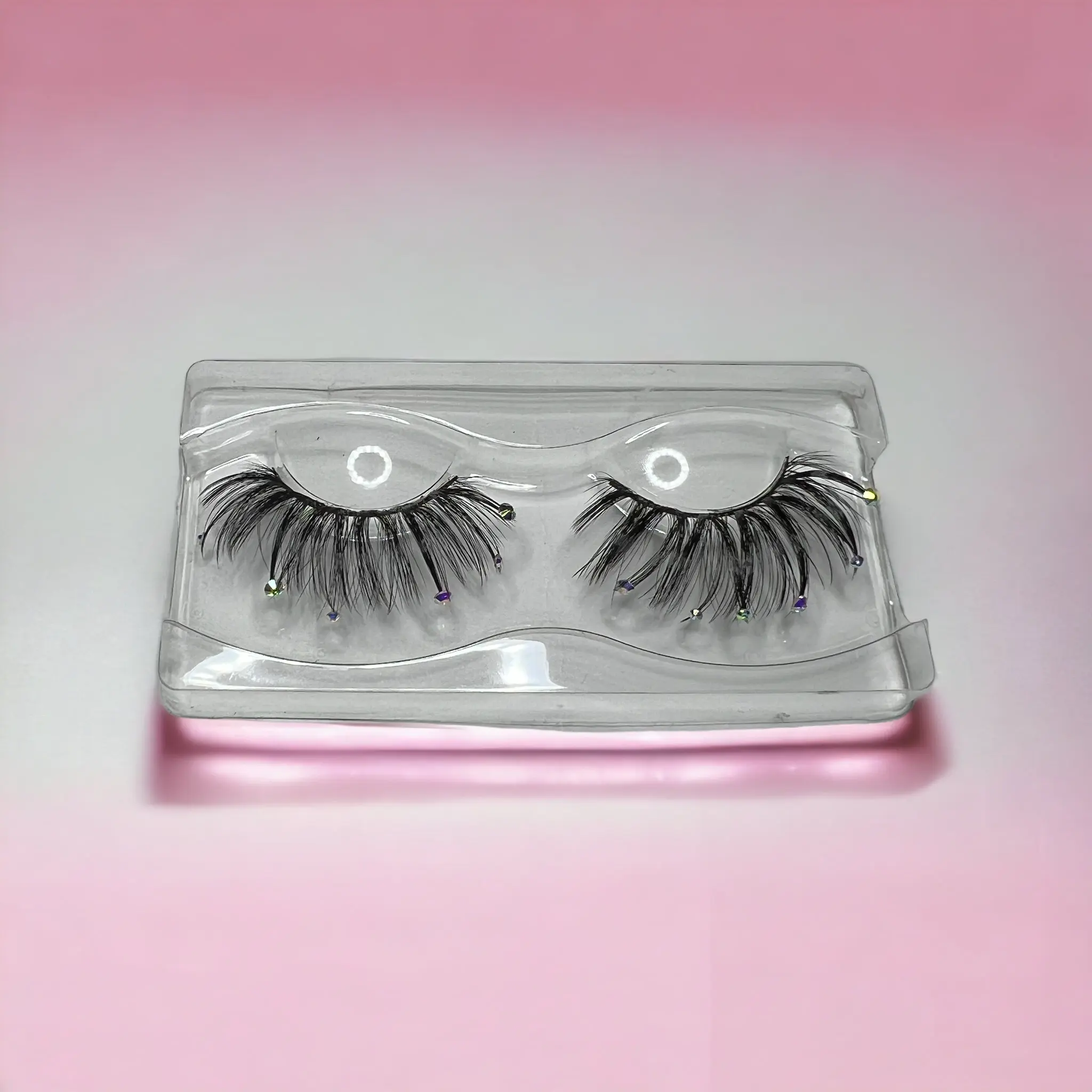 Luxurious Eyelashes with Diamond-like Crystals for Glamorous Eyes