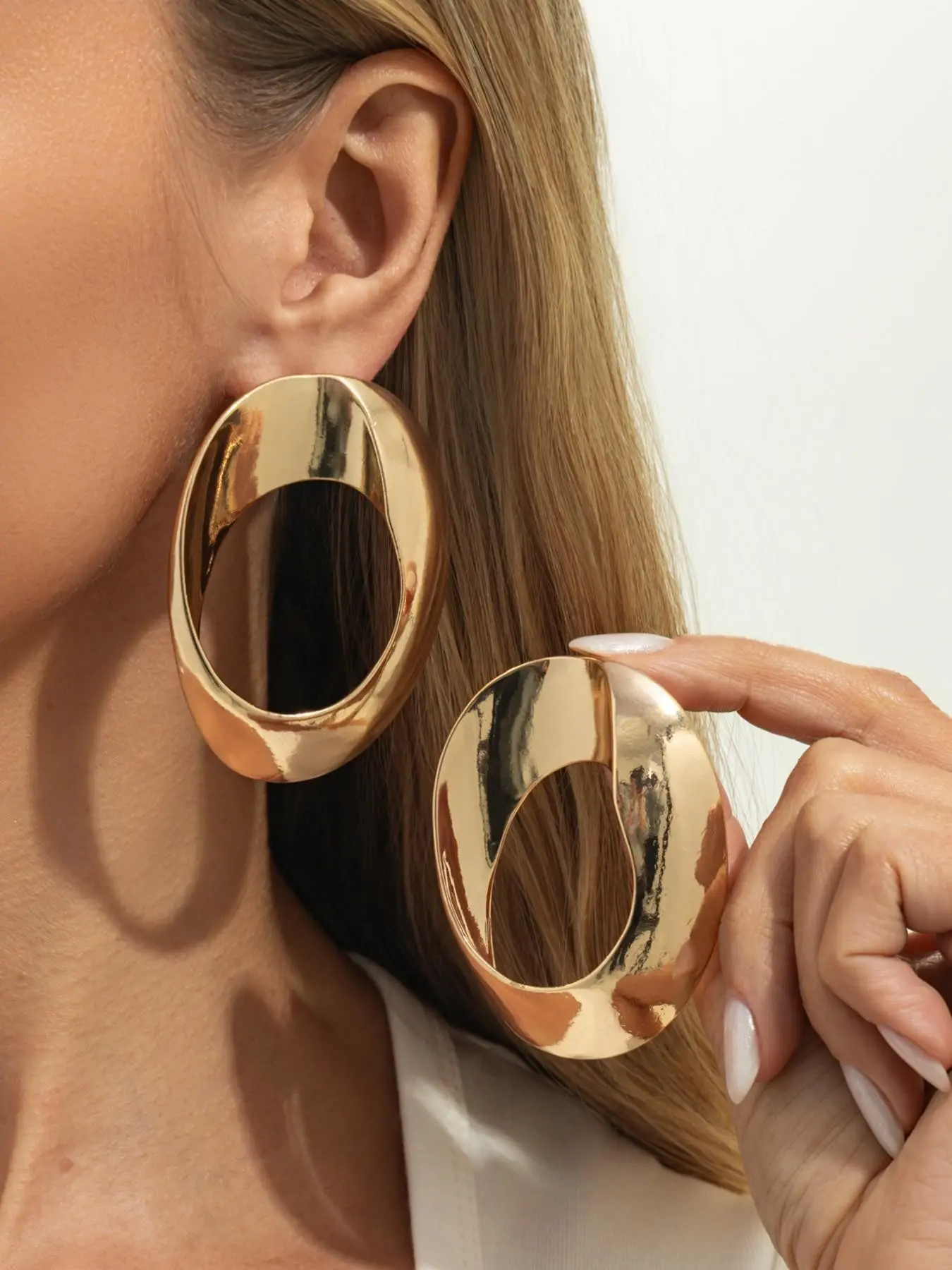 Elegant Metal Ear Studs, Fashion Earring, Abstract Geometric Design, Perfect Gift for Women, Ideal for Daily Wear & Special Occasions