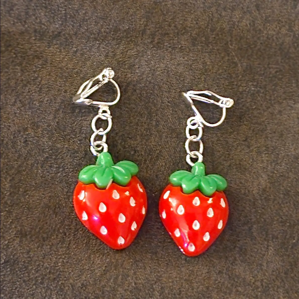 Strawberry Dangle Clip-On Earrings - High-Quality Handcrafted Delicate Design for Personality-Focused Fun Fashionistas, Aesthetic No-Piercing Accessory with Strawberry Sweetness