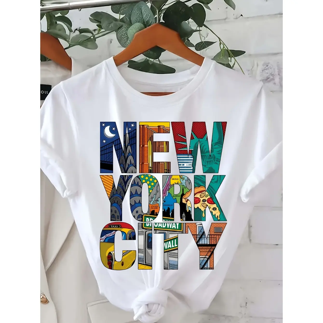 Women's NYC Graphic Print T-Shirt, Black Short-Sleeve Crew Neck Casual Top with Vibrant New York Cityscape Design