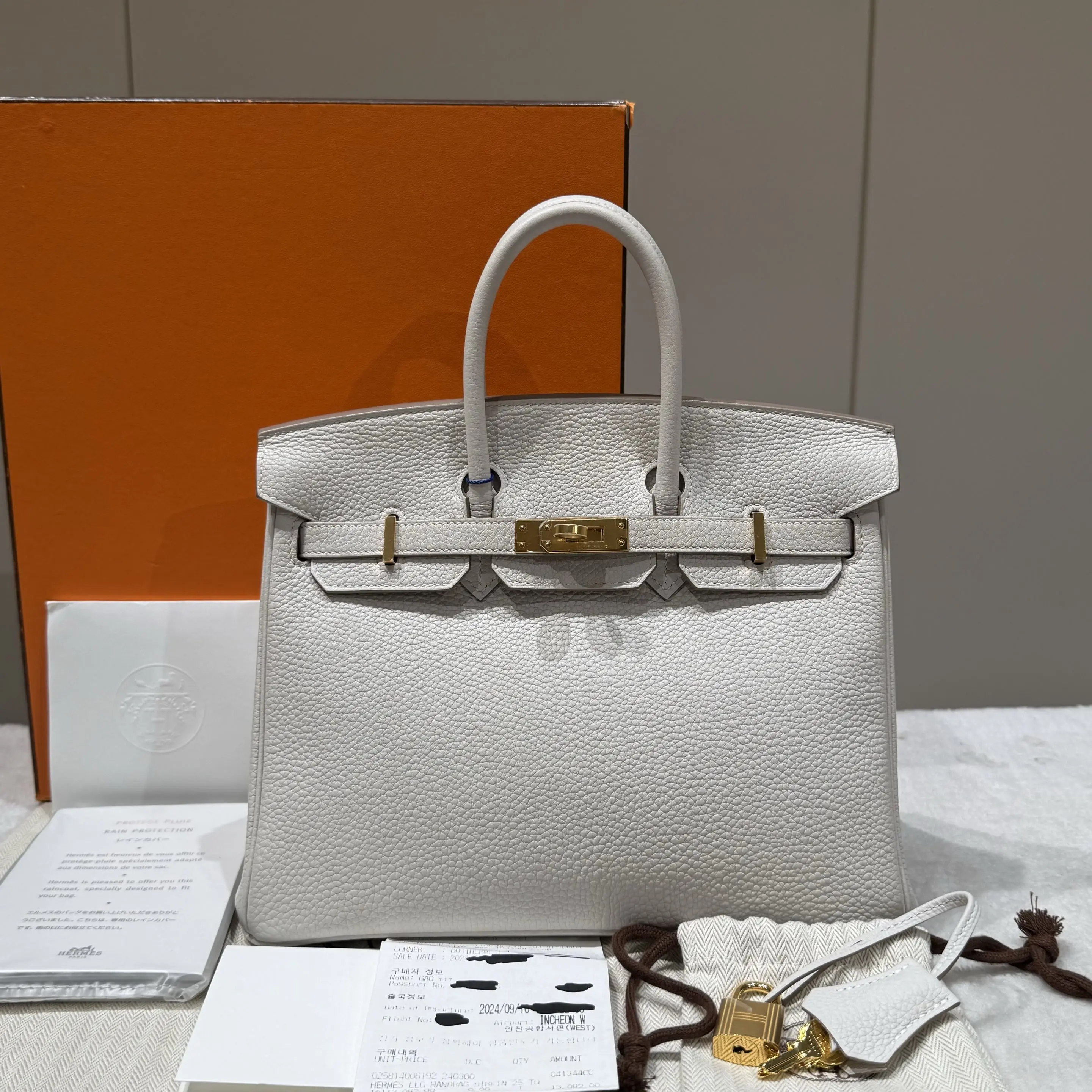 Pre-owned HERMÈS leather Shoulder Bags Birkin 25, Milkshake White Togo Leather, Gold Hardware, Stamp B Handbag 38458048 SH