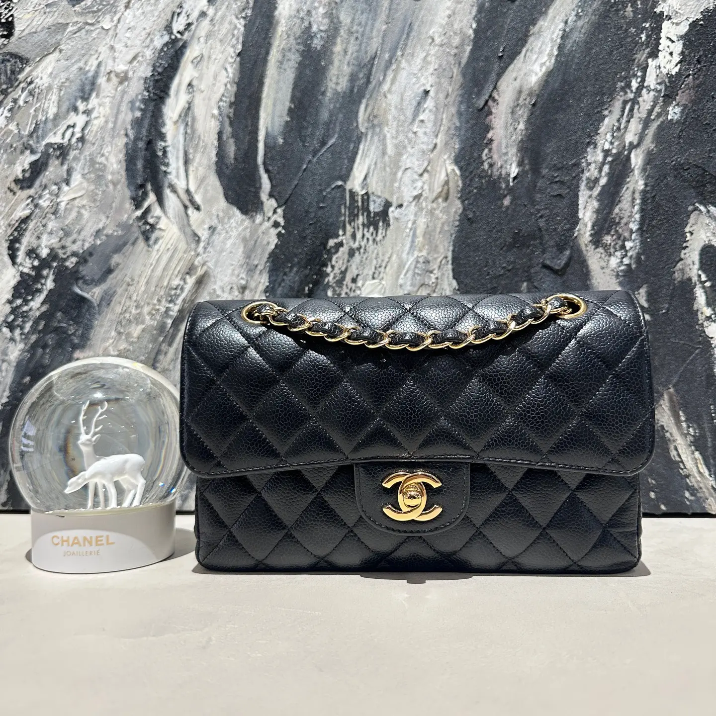 Pre-owned CHANEL classic flap small caviar