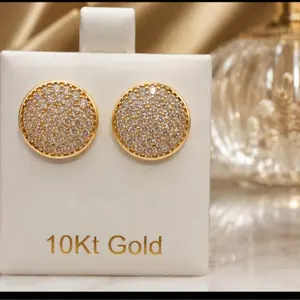 10 Aretes pegados con Zirconia