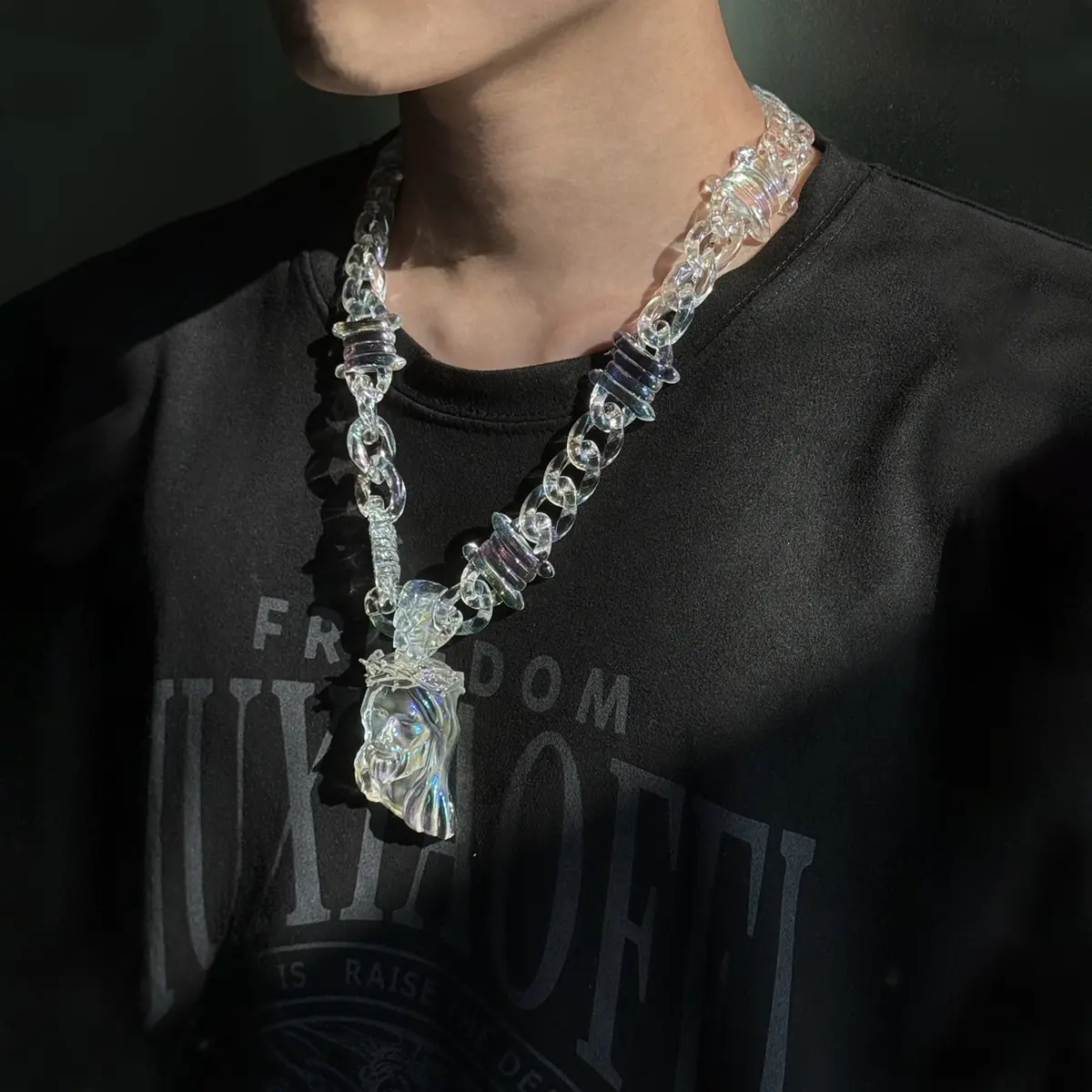 Jesus pendant necklace-iridescent ,transparency acrylicwith a thick 3D Jesus carving, featuring premium goldplating for a metallic shine. Blends street style withreligious symbolism-unisexdesign.