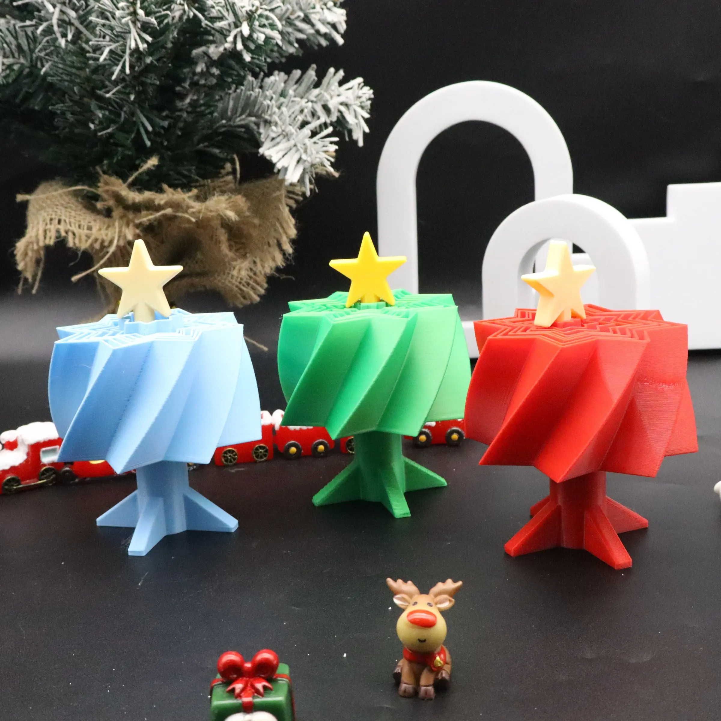 Christmas Tree Statue Ornament, Extendable Christmas Decorations, Perfect Gift for Holiday Season, Unique Birthday Present Idea