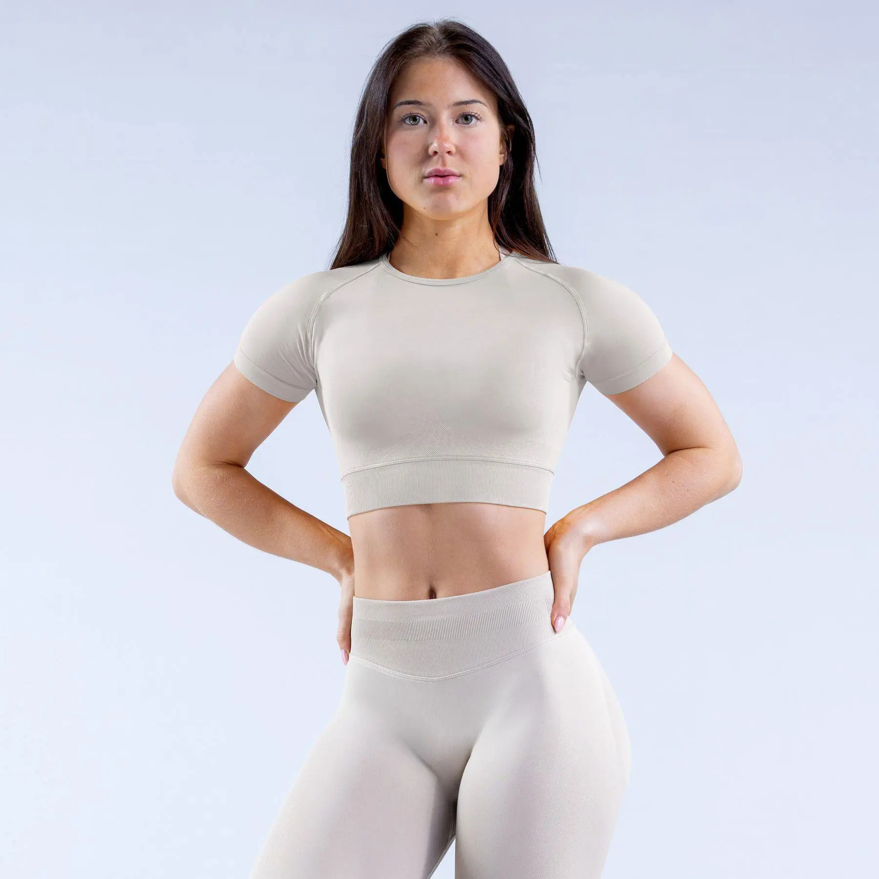 DFYNE Women’s Seamless Sculpting Sleeveless Crop Top - Fitted Athleisure Yoga Wear, Soft Stretch Cropped Activewear, Elastic Breathable Compression Sportswear for Pilates, Gym, Compression Shirt Women