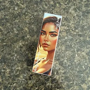 Desert Glow Liquid Highlighter - Classic Design for Skin Highlighting, Ideal for Enhancing Skin Glow