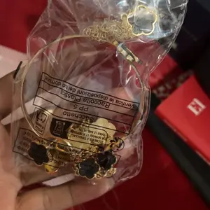 Fashionable set for women, including earrings, necklace, bracelet and ring, trendy all-match & exquisite set as a birthday gift