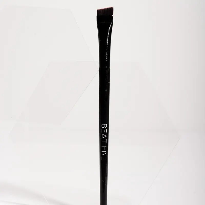 BEATHIVE Angled Razor Brush - Extra Thin Medium for Precise Concealer Application - Small Makeup Tool