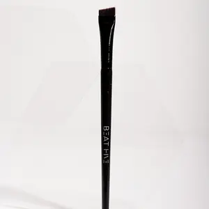 BEATHIVE Angled Razor Brush - Extra Thin Medium for Precise Concealer Application - Small Makeup Tool