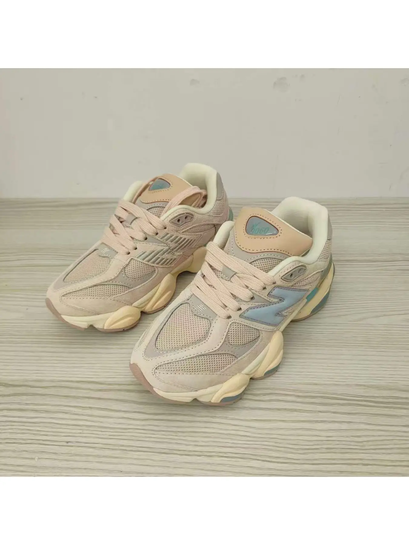 woke MiLan fashion sports Casual running shoes Sneaker feature a cool and trendy style, combined with the practicality of multi-functional sports shoes, Running sneakers Fashionable running shoes