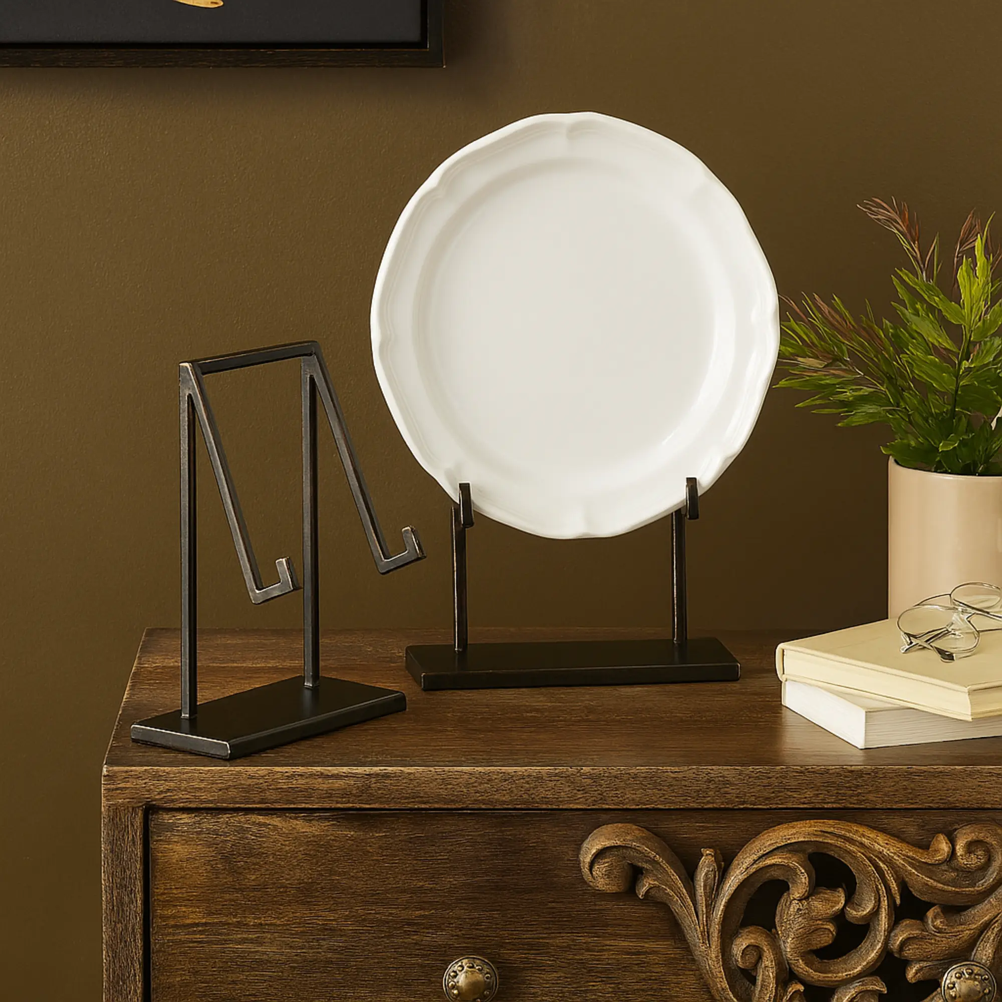 2-Piece Black Iron Modern Tabletop Abstract Display Easel with Gold Accents, Home Decor for Room Decor, Ideal Gift (Home Supplies for Statues & Figurines Display), Two Pieces