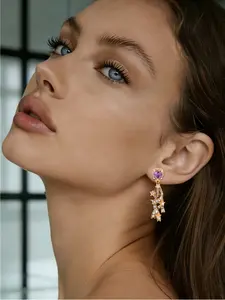 A pair of stylish and elegant star tassel studded diamond earrings, suitable for daily commuting, vacation and dating, and also a surprising and exquisite small gift.