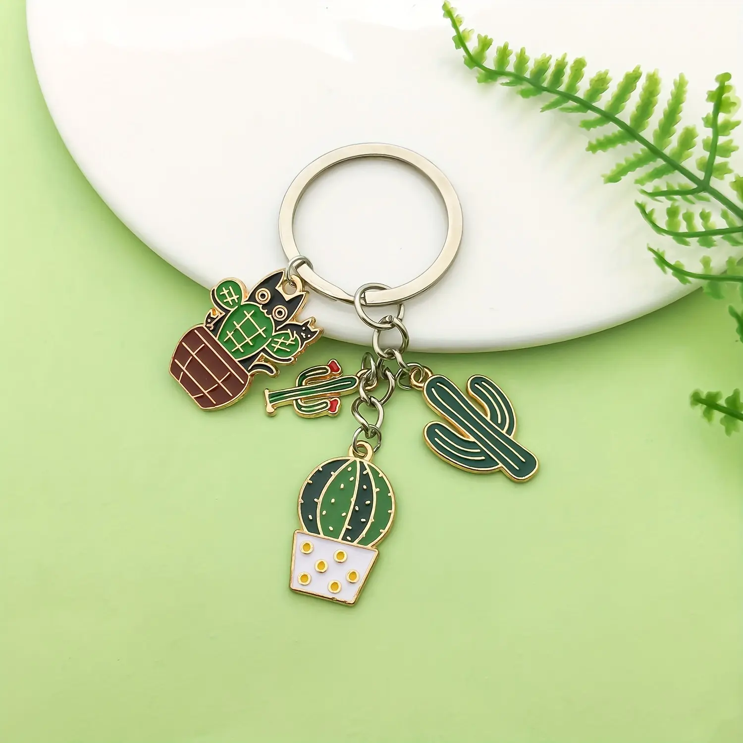 Fashionable Enamel Cactus & Succulent Charm Keychain, Alloy Accessory, Vibrant Plant Design, Ideal Gift for Friends