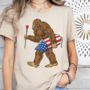 Vintage American Bigfoot Graphic Tees USA Big foot Tshirt Sasquatch Patriotic Top Flamingo Bigfoot T-shirt Retro Bigfoot Tshirt Fun Flamingo Tee Bigfoot Fun T-shirt