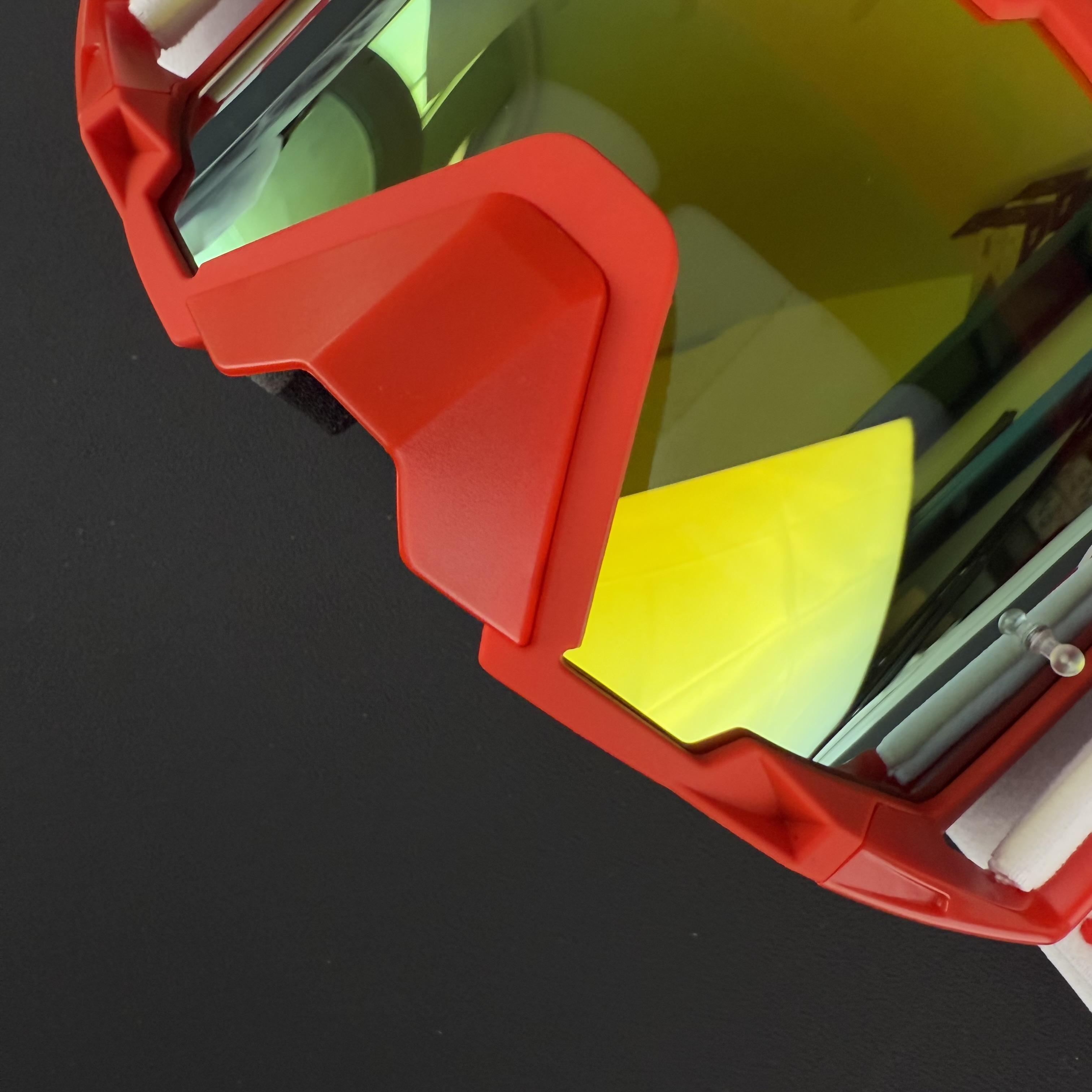 Thor-style motocross goggles with mirrored lenses, adjustable strap, anti-fog, and UV400 protection. Off-road riding eyewear for outdoor use, suitable for motorcycles, ATVs, and skiing.